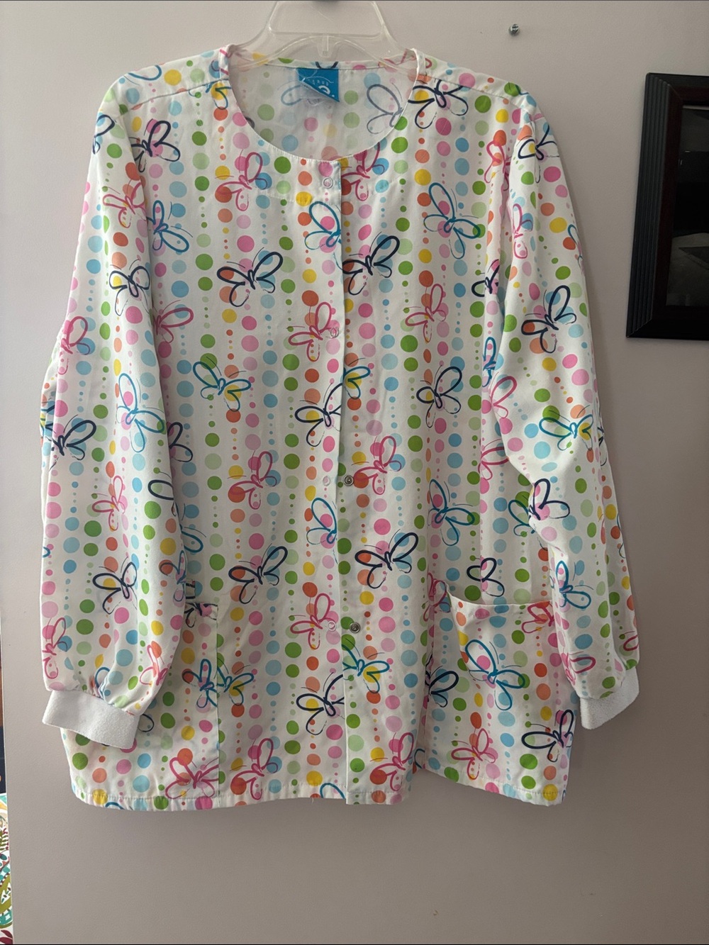 White Butterfly & Polka Dot Snap-Front scrub jacket Top - Multicolor